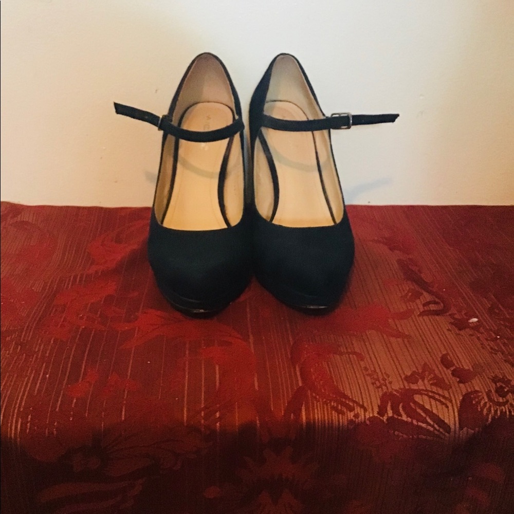 Heels - Picture 2 of 3